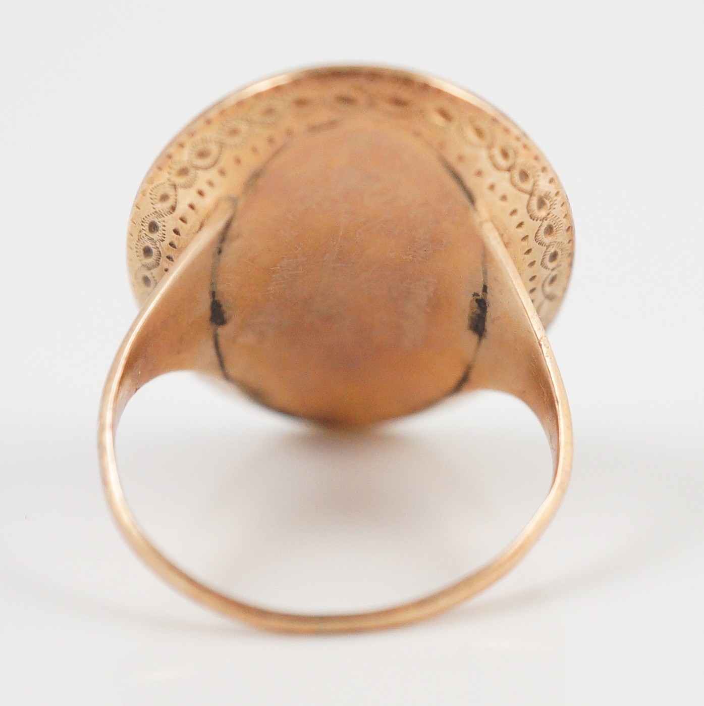 A Regency gold and inset ivory oval memorial ring